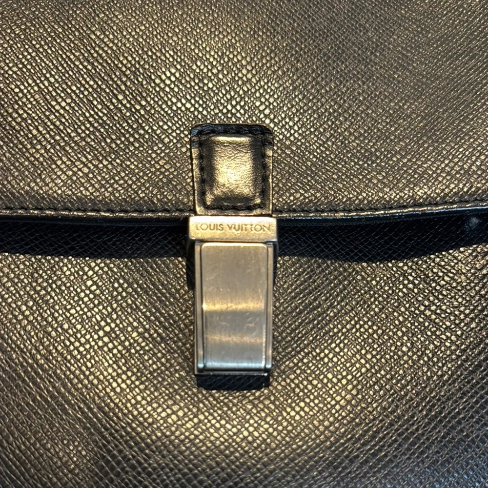 Louis Vuitton Authentic Taiga Yaranga Leather Vintage Bag with Adjustable Strap.